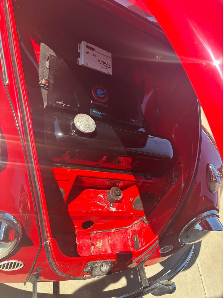 Trunk detail with amplifiers